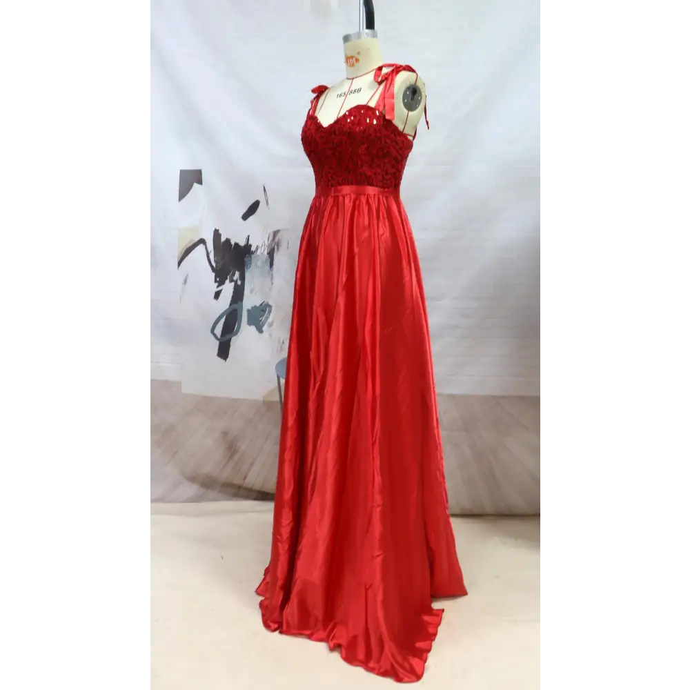 A vibrant red beaded satin temperament long banquet evening dress with a floor-length flowing satin skirt