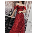 A shimmering red off-the-shoulder lace slim slimming bridal evening dress with delicate leaf patterns and sheer ruffled sleeves