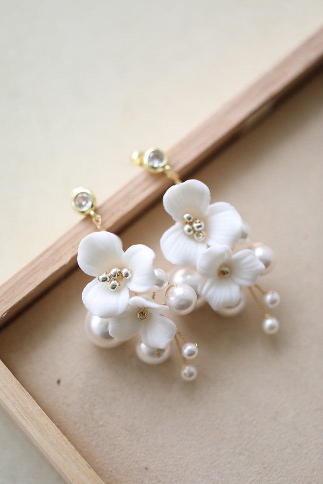 Ceramic Flower Pearl Embellished Bridal Hairpin Hair Plug Simple Hair Accessories - Royalessencelux