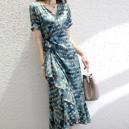 Feminine Looks Slim And Wears A French Floral Dress - Royalessencelux