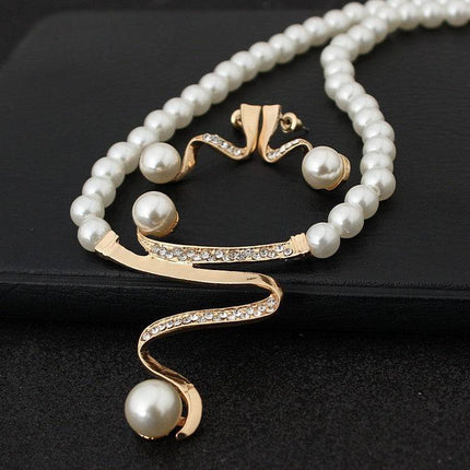 European fashion diamond crystal pearl necklace earrings set bride wedding accessories wholesale CMT058 - Royalessencelux