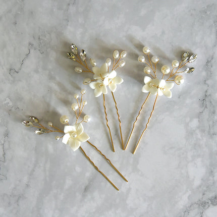 Three Sets Of White Flower U Shaped Hairpins - Royalessencelux
