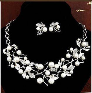 Two-Piece Set Of Pearl Four-Leaf Clover Necklace Jewelry Accessories Earrings - Royalessencelux