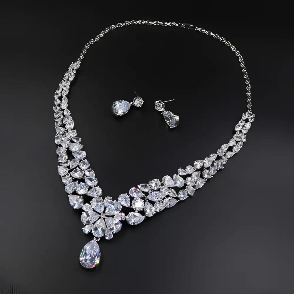A silver bride headdress necklace jewelry suit with cascading pear-shaped and round-cut crystals and a teardrop pendant