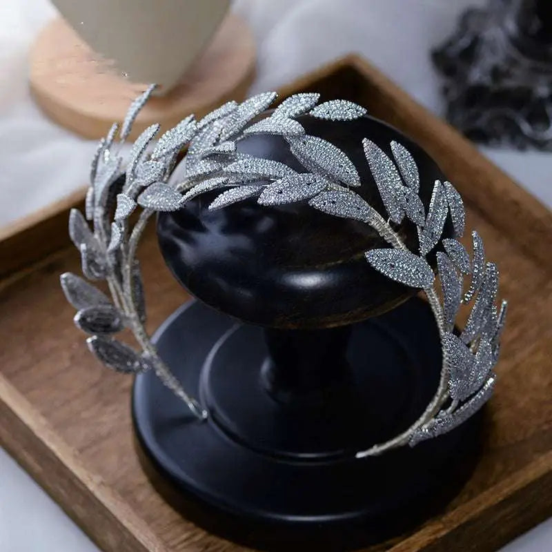 Silver leaf zircon alloy hair band with a silver leaf-patterned tiara adorned with sparkling artificial zircon stones