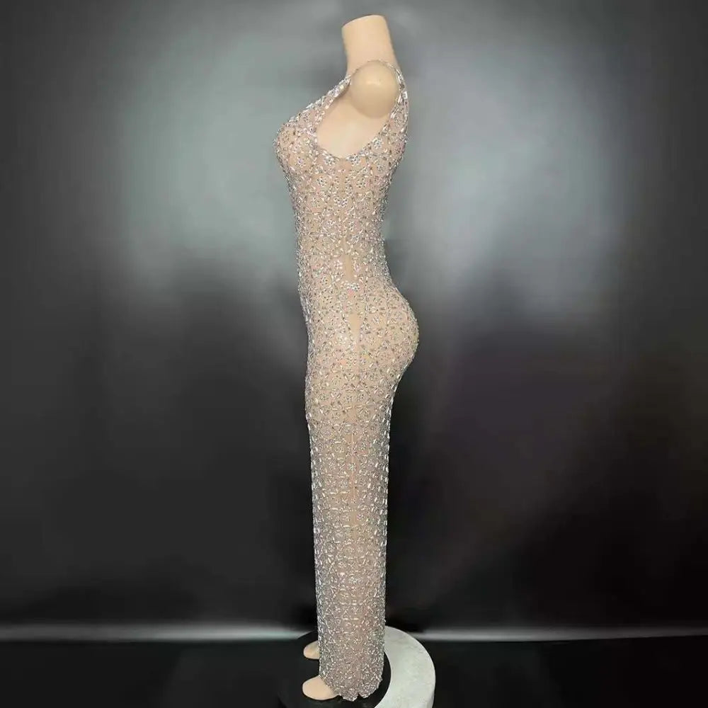 Silver metallic niche princess gathering banquet dress featuring a shimmering one-shoulder gown with dense sequins and crystals