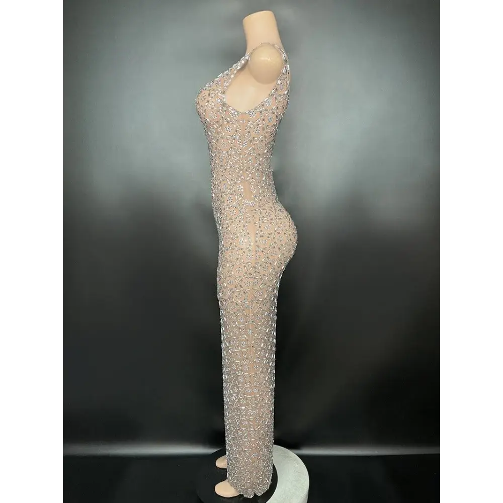 Silver metallic niche princess gathering banquet dress with a shimmering silver beaded gown and one-shoulder mesh overlay