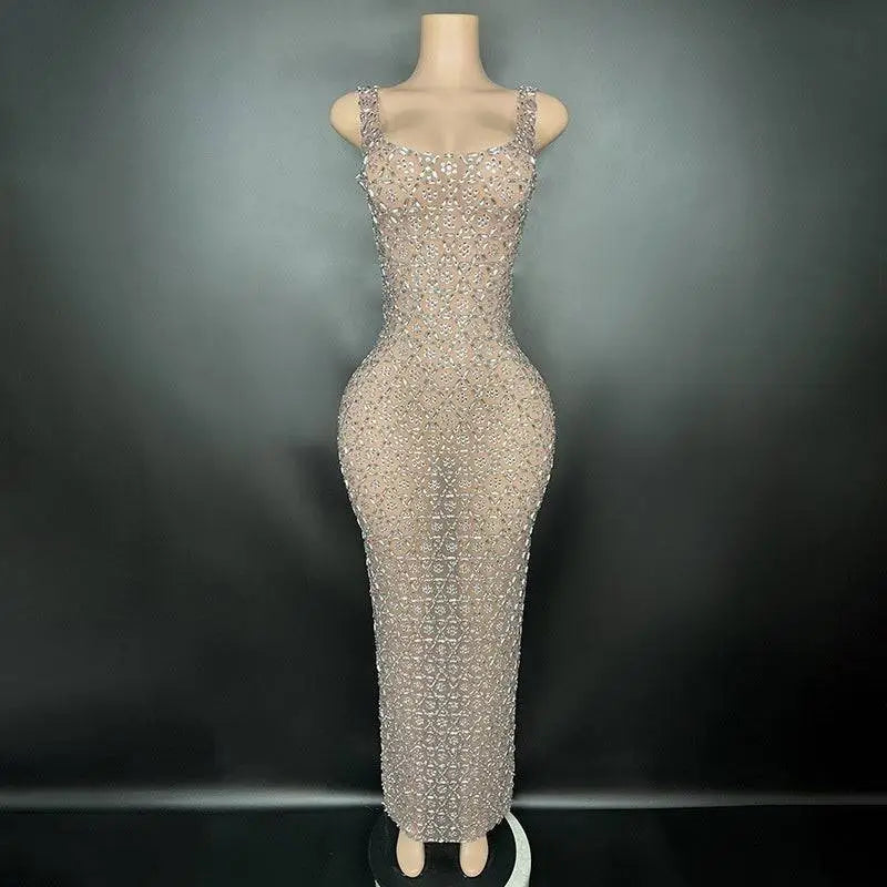 A silver metallic niche princess gathering banquet dress featuring a shimmering form-fitting gown with intricate beading and sequins