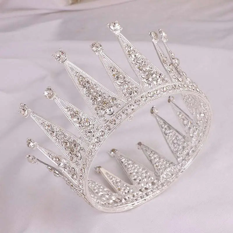 Silver retro round bridal crown with clear crystals in sparkling silver alloy and intricate lace-like metalwork