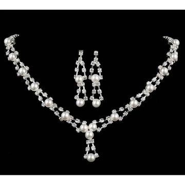 Elegant silver simple bride jewelry pearl necklace set featuring white pearls and clear crystals for weddings