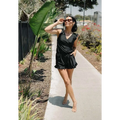 Black sleeveless romper with ruffled neckline and hem made of flowing fabric contrasting teal ruffled deep swimsuit with built-in bra suitable for hot spring boxer use