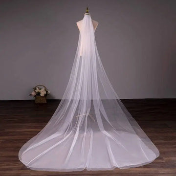 Wedding bride double-layer trimming veil in white tulle with a delicate sheer texture and long flowing train