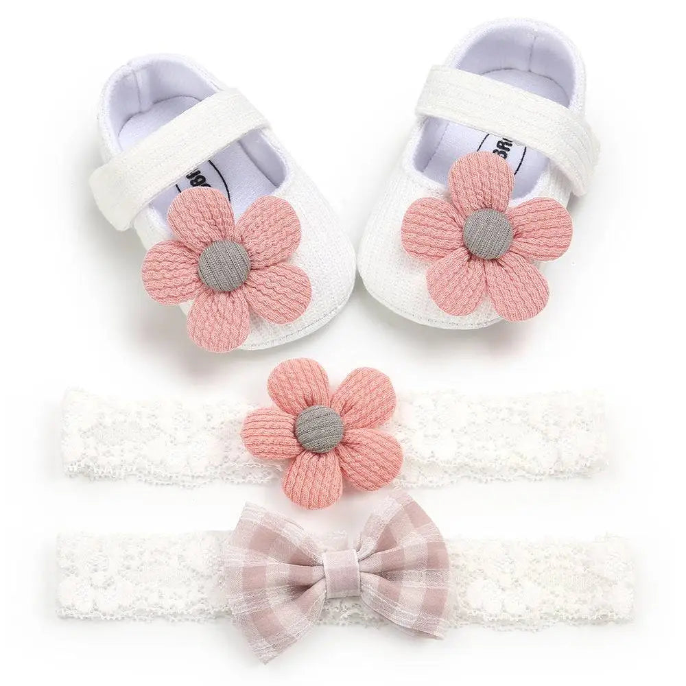 White flower princess baby shoes with pink knitted flower decorations and gray centers for baby and toddler use