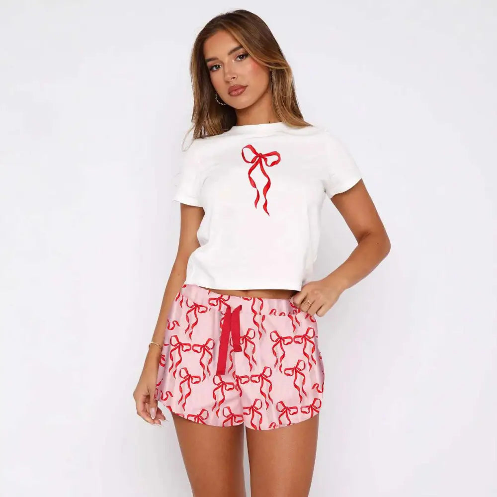 White fox shorts sweetheart pajamas printing suit featuring a white cropped t-shirt with red ribbon and pink shorts with bow pattern