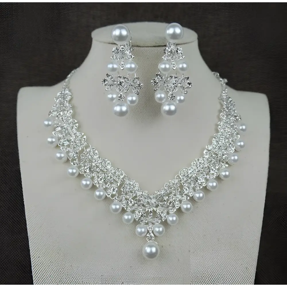 A sparkling silver white pearl necklace diamond with cascading pearls and intricate crystal detailing for suit bridal set