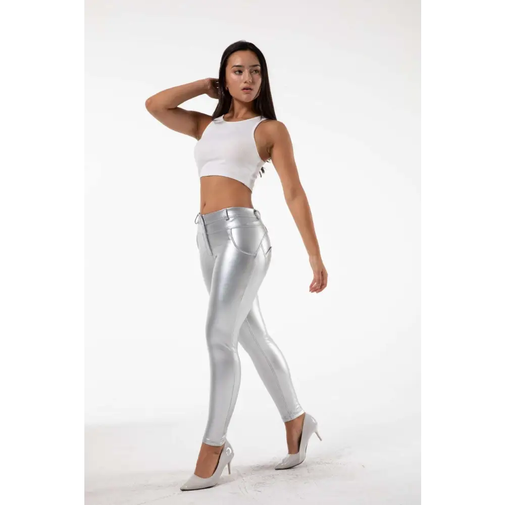 Shiny silver metallic white pu leather high waisted skinny leather fitness pants with a sleek form fitting design
