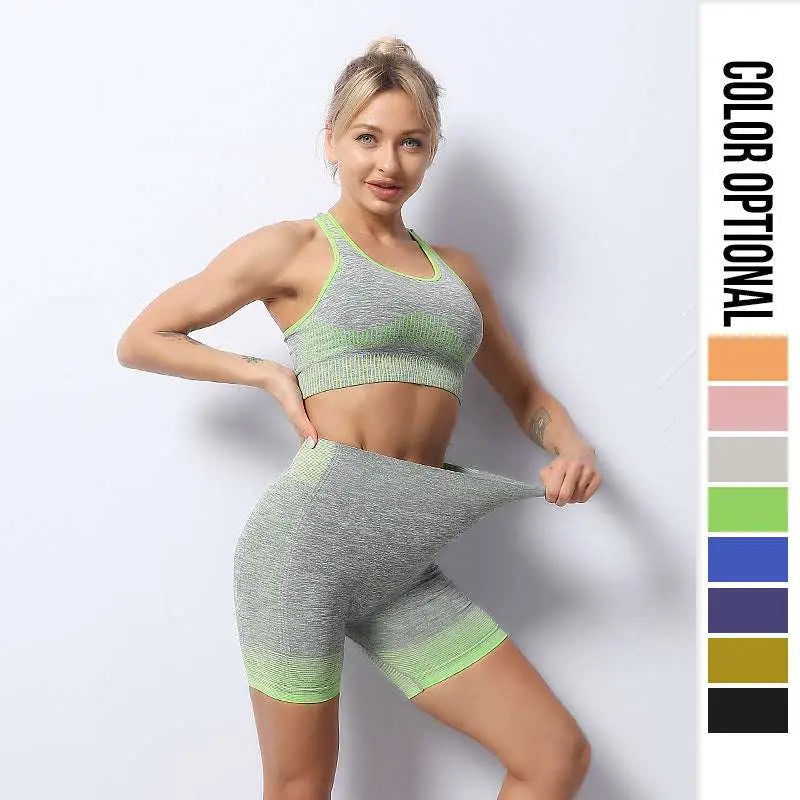 A women’s seamless yoga hip lifting workout set in gray heathered neon green gradient with seamless knit fabric